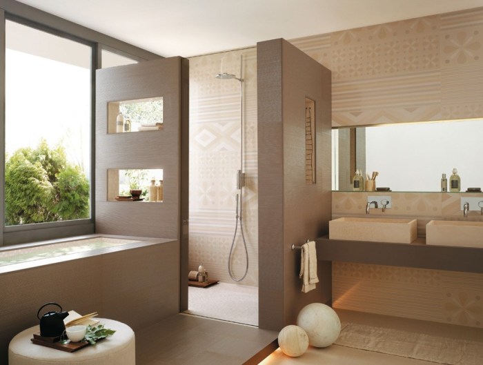 Neutral beige bathroom decor