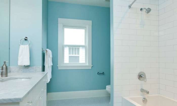 Teal wall decor for bathroom