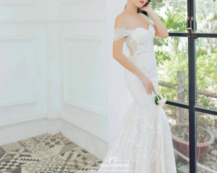 Detachable puff sleeves for wedding dress