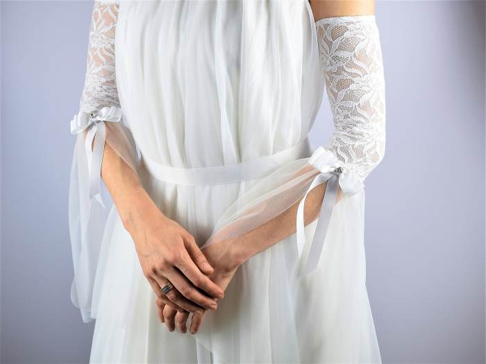 Detachable cap sleeves for wedding dress